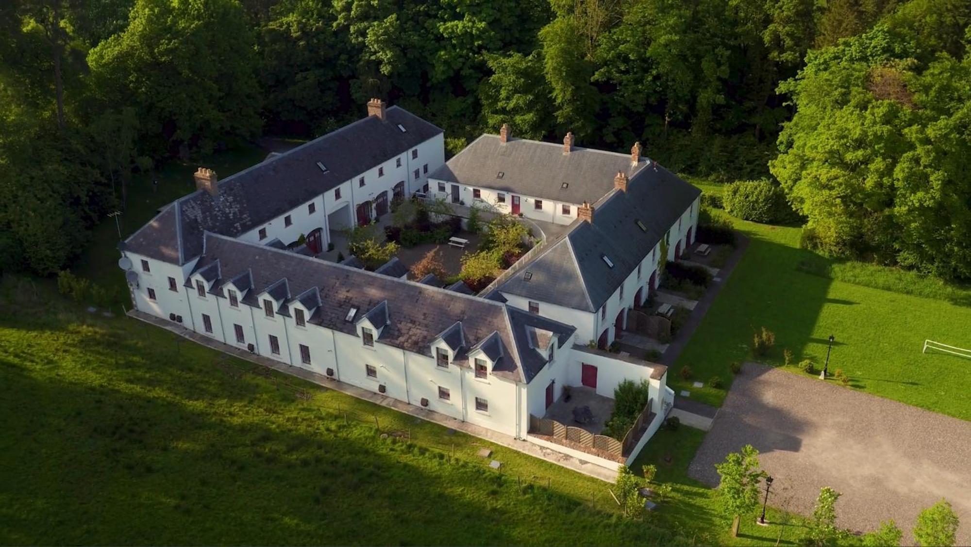Вилла Old Stable Mews Castle Leslie Glaslough Экстерьер фото